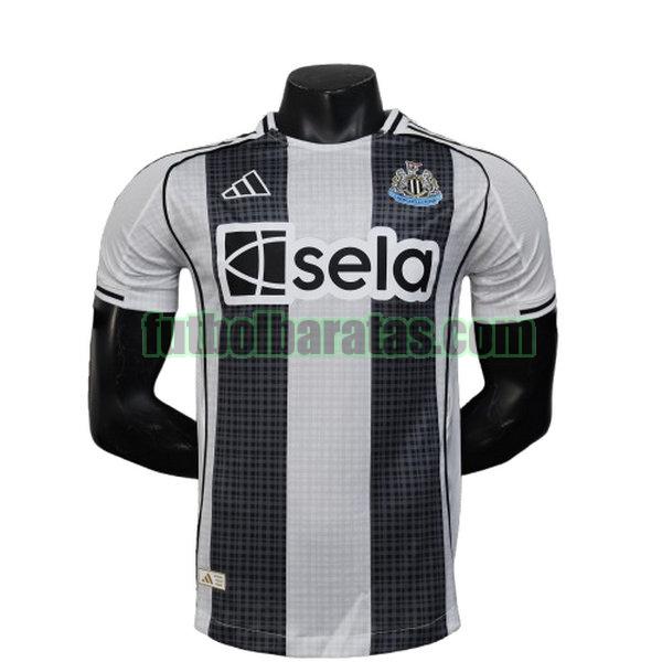 camsieta newcastle united 2025 2026 en blanco y negro primera player